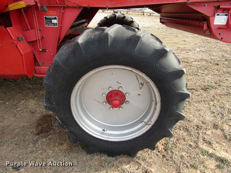 image for item DF7926 1983 Massey-Ferguson 860 combine
