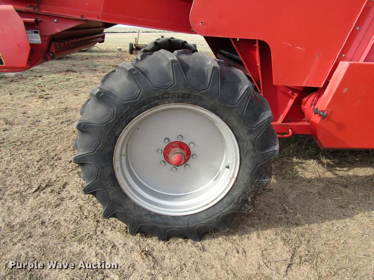 image for item DF7926 1983 Massey-Ferguson 860 combine