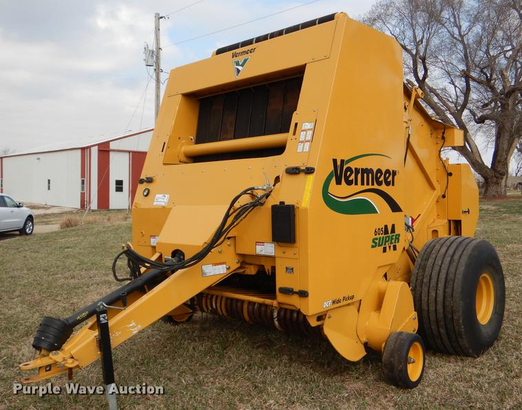 image for item DG0952 2012 Vermeer 605 Super M round baler
