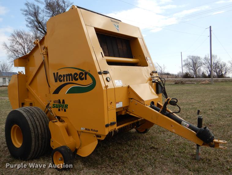 image for item DG0952 2012 Vermeer 605 Super M round baler