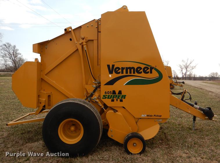 image for item DG0952 2012 Vermeer 605 Super M round baler