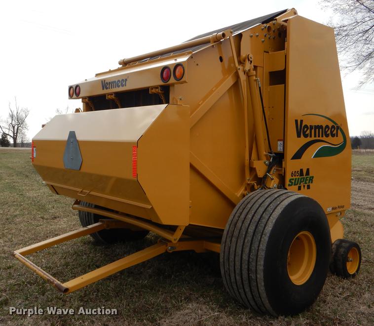 image for item DG0952 2012 Vermeer 605 Super M round baler