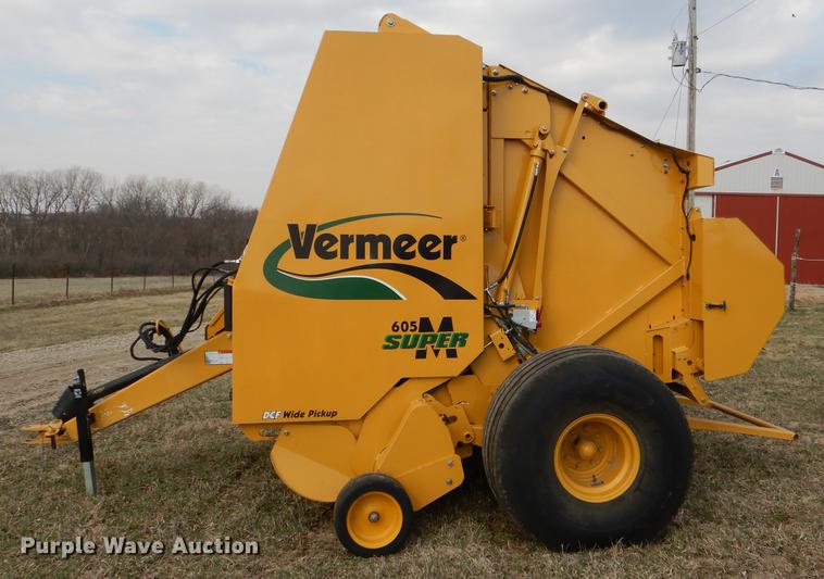 image for item DG0952 2012 Vermeer 605 Super M round baler