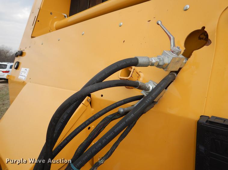 image for item DG0952 2012 Vermeer 605 Super M round baler