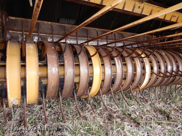 image for item DG0952 2012 Vermeer 605 Super M round baler