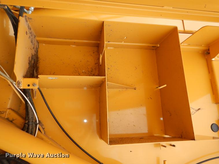 image for item DG0952 2012 Vermeer 605 Super M round baler