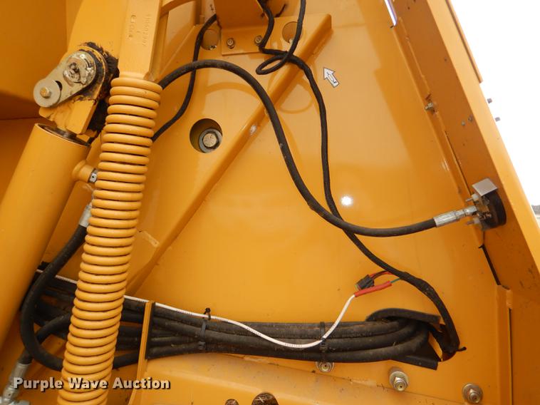 image for item DG0952 2012 Vermeer 605 Super M round baler