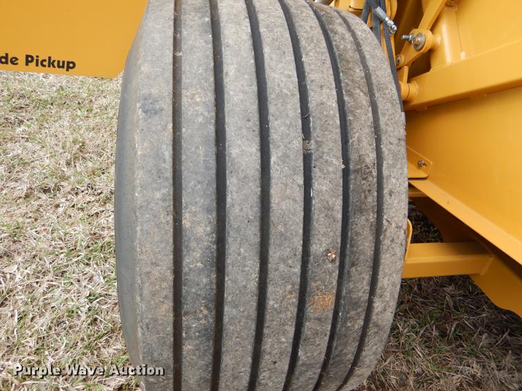 image for item DG0952 2012 Vermeer 605 Super M round baler