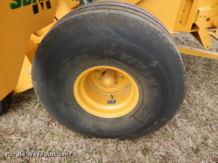 image for item DG0952 2012 Vermeer 605 Super M round baler