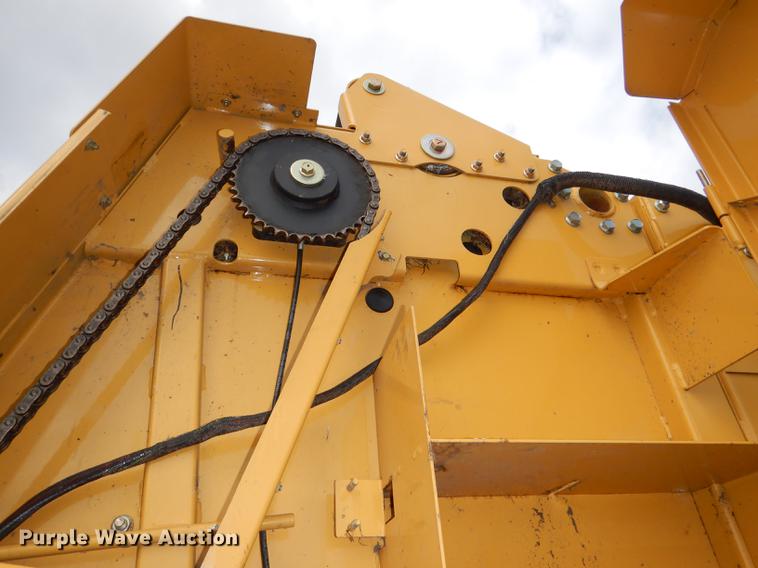 image for item DG0952 2012 Vermeer 605 Super M round baler