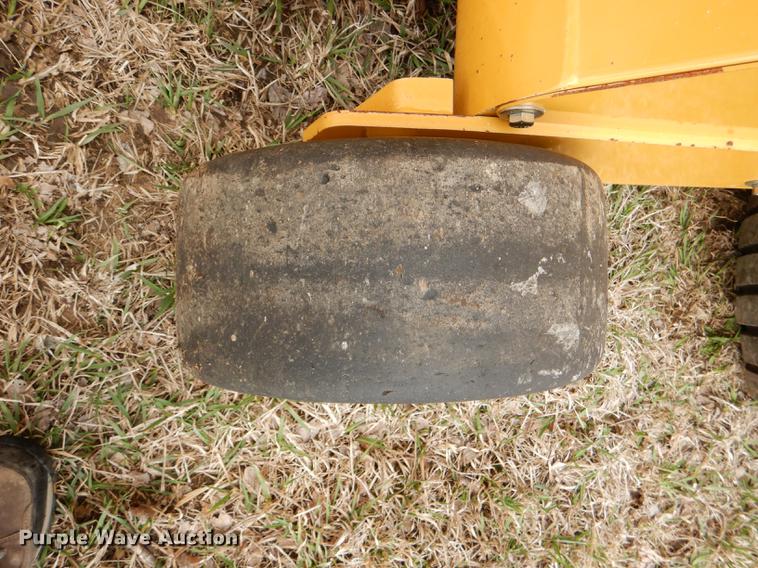 image for item DG0952 2012 Vermeer 605 Super M round baler