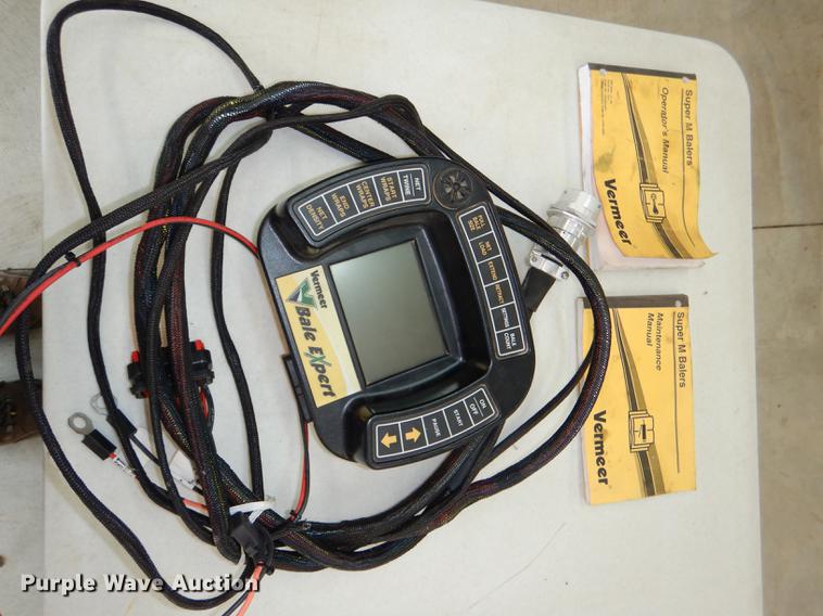 image for item DG0952 2012 Vermeer 605 Super M round baler