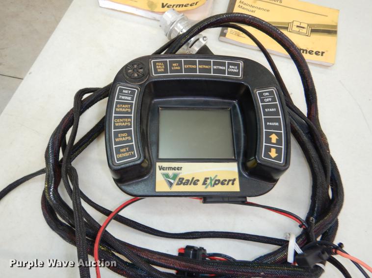 image for item DG0952 2012 Vermeer 605 Super M round baler