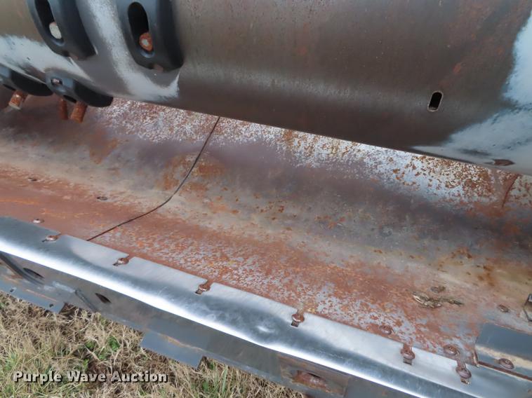 image for item DN9070 2007 Massey-Ferguson 8200 flex head