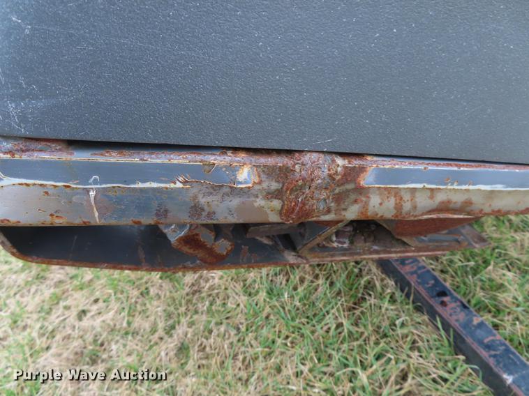 image for item DN9070 2007 Massey-Ferguson 8200 flex head