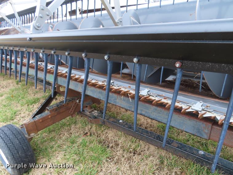 image for item DN9070 2007 Massey-Ferguson 8200 flex head