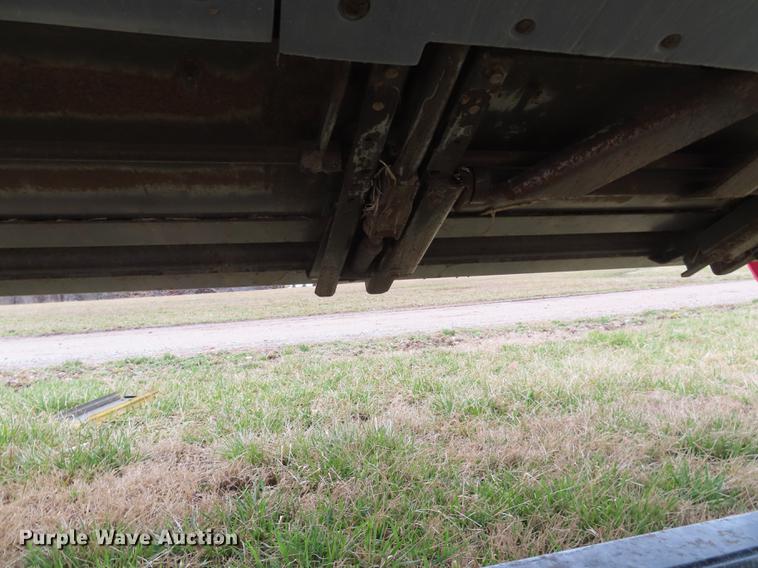 image for item DN9070 2007 Massey-Ferguson 8200 flex head