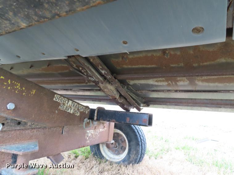 image for item DN9070 2007 Massey-Ferguson 8200 flex head