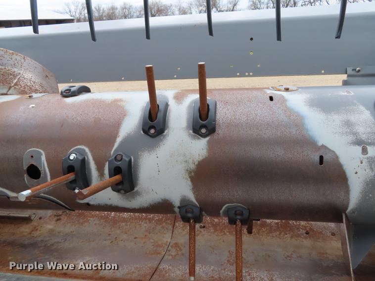 image for item DN9070 2007 Massey-Ferguson 8200 flex head