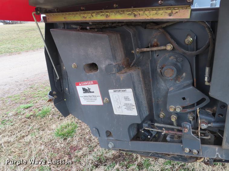 image for item DN9070 2007 Massey-Ferguson 8200 flex head