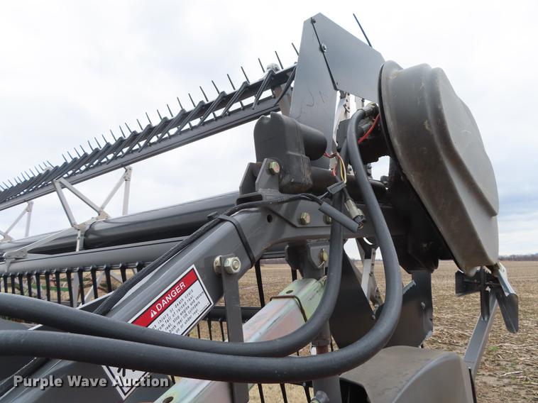 image for item DN9070 2007 Massey-Ferguson 8200 flex head