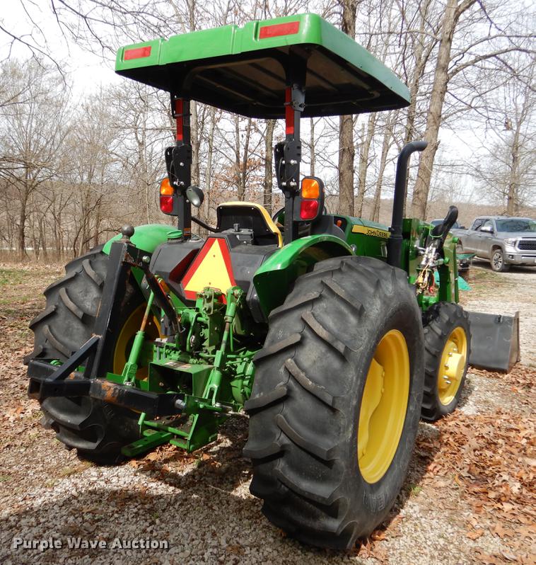 2015 John Deere 5075E MFWD tractor in Centerview, MO Item DY9799 sold Purple Wave