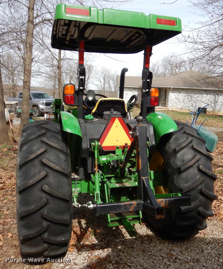 2015 John Deere 5075E MFWD tractor in Centerview, MO Item DY9799 sold Purple Wave