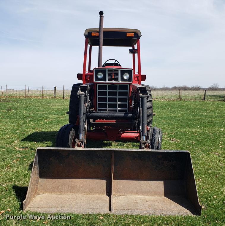 image for item EN9856 1981 International 986 tractor