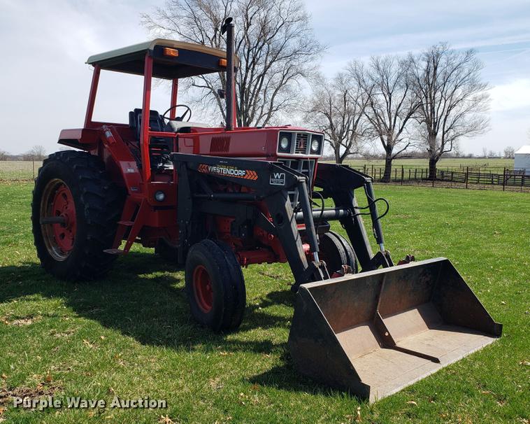 image for item EN9856 1981 International 986 tractor