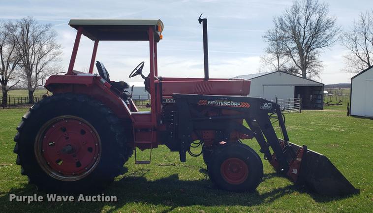 image for item EN9856 1981 International 986 tractor
