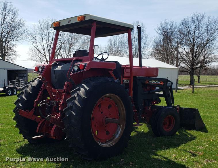 image for item EN9856 1981 International 986 tractor