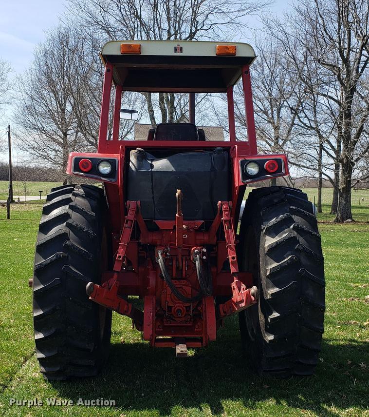 image for item EN9856 1981 International 986 tractor