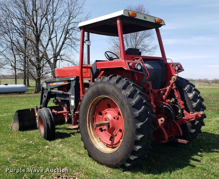 image for item EN9856 1981 International 986 tractor