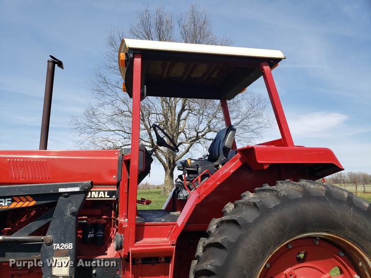 image for item EN9856 1981 International 986 tractor