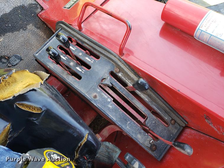 image for item EN9856 1981 International 986 tractor