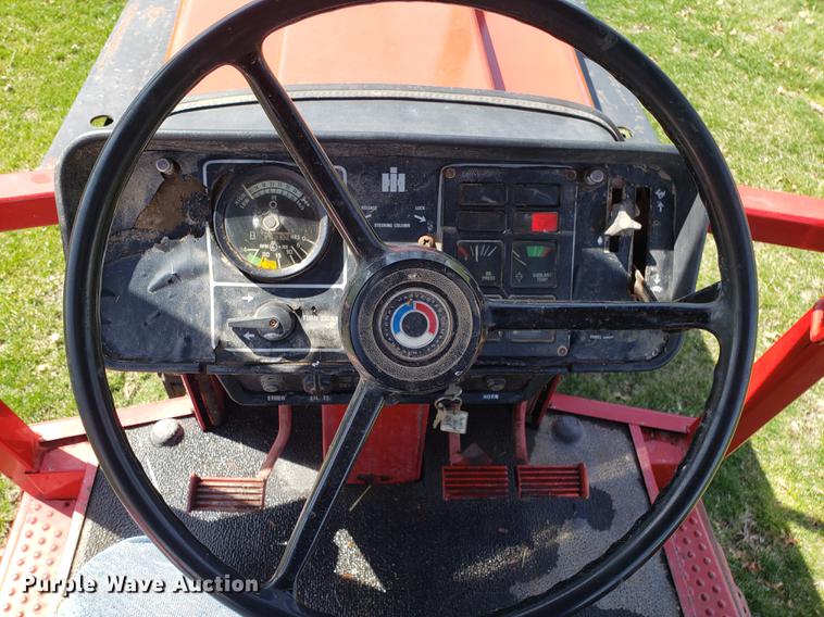 image for item EN9856 1981 International 986 tractor
