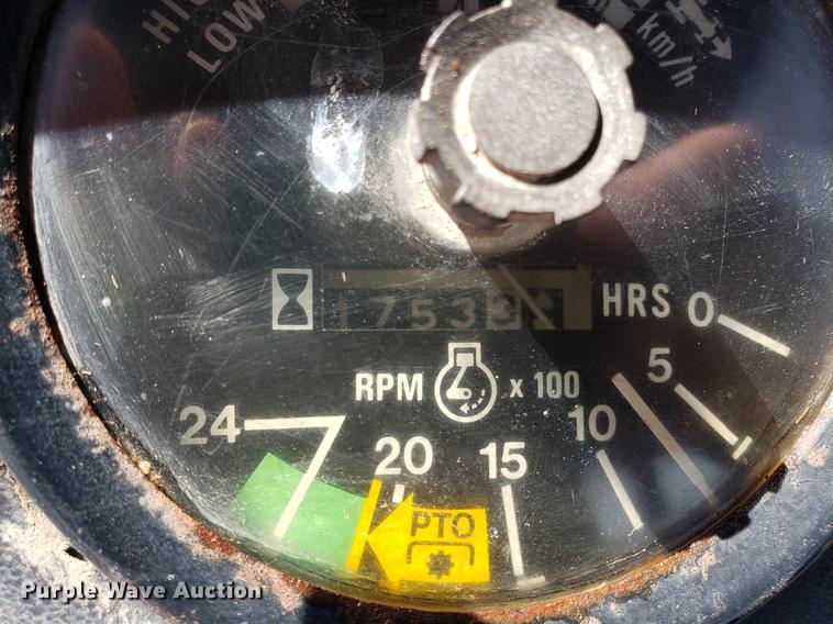 image for item EN9856 1981 International 986 tractor