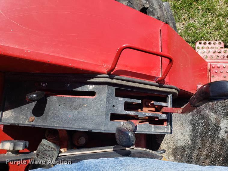 image for item EN9856 1981 International 986 tractor