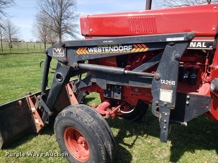 image for item EN9856 1981 International 986 tractor