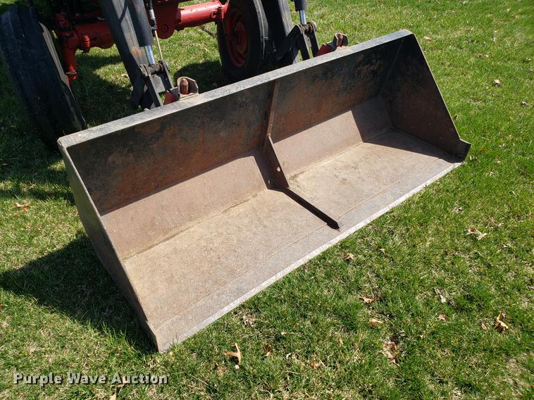 image for item EN9856 1981 International 986 tractor