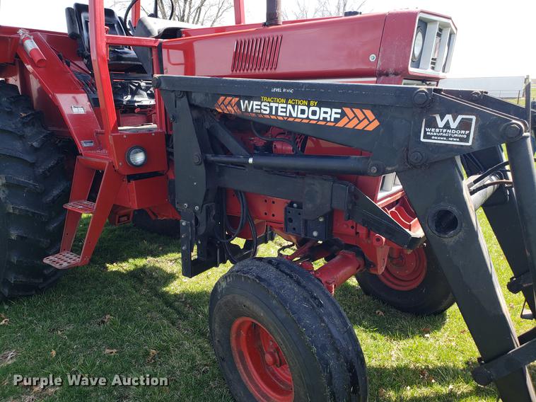 image for item EN9856 1981 International 986 tractor