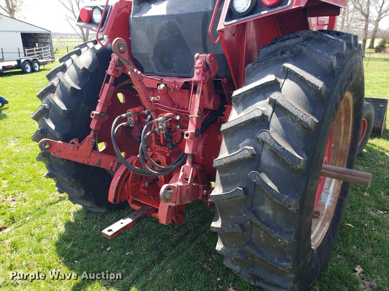 image for item EN9856 1981 International 986 tractor