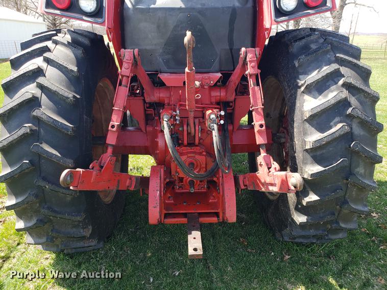 image for item EN9856 1981 International 986 tractor