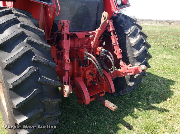 image for item EN9856 1981 International 986 tractor