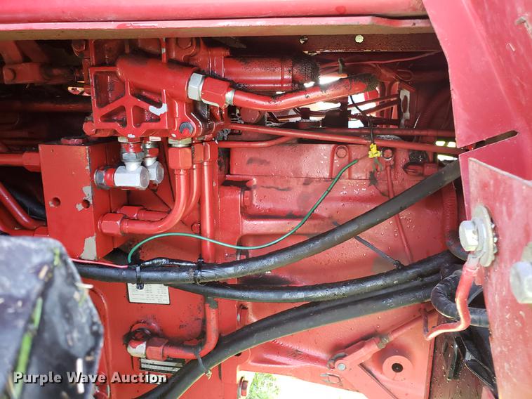 image for item EN9856 1981 International 986 tractor