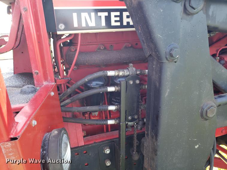 image for item EN9856 1981 International 986 tractor