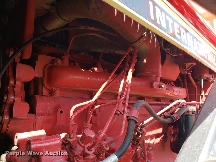 image for item EN9856 1981 International 986 tractor