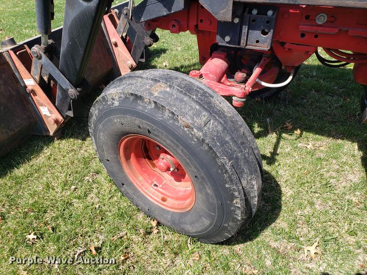 image for item EN9856 1981 International 986 tractor