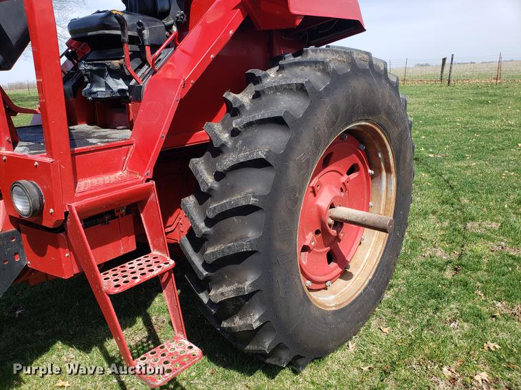 image for item EN9856 1981 International 986 tractor