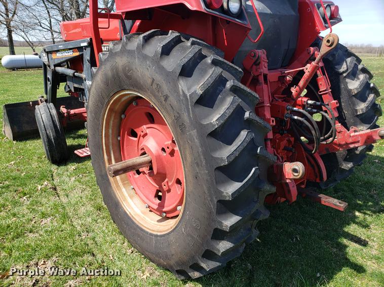 image for item EN9856 1981 International 986 tractor